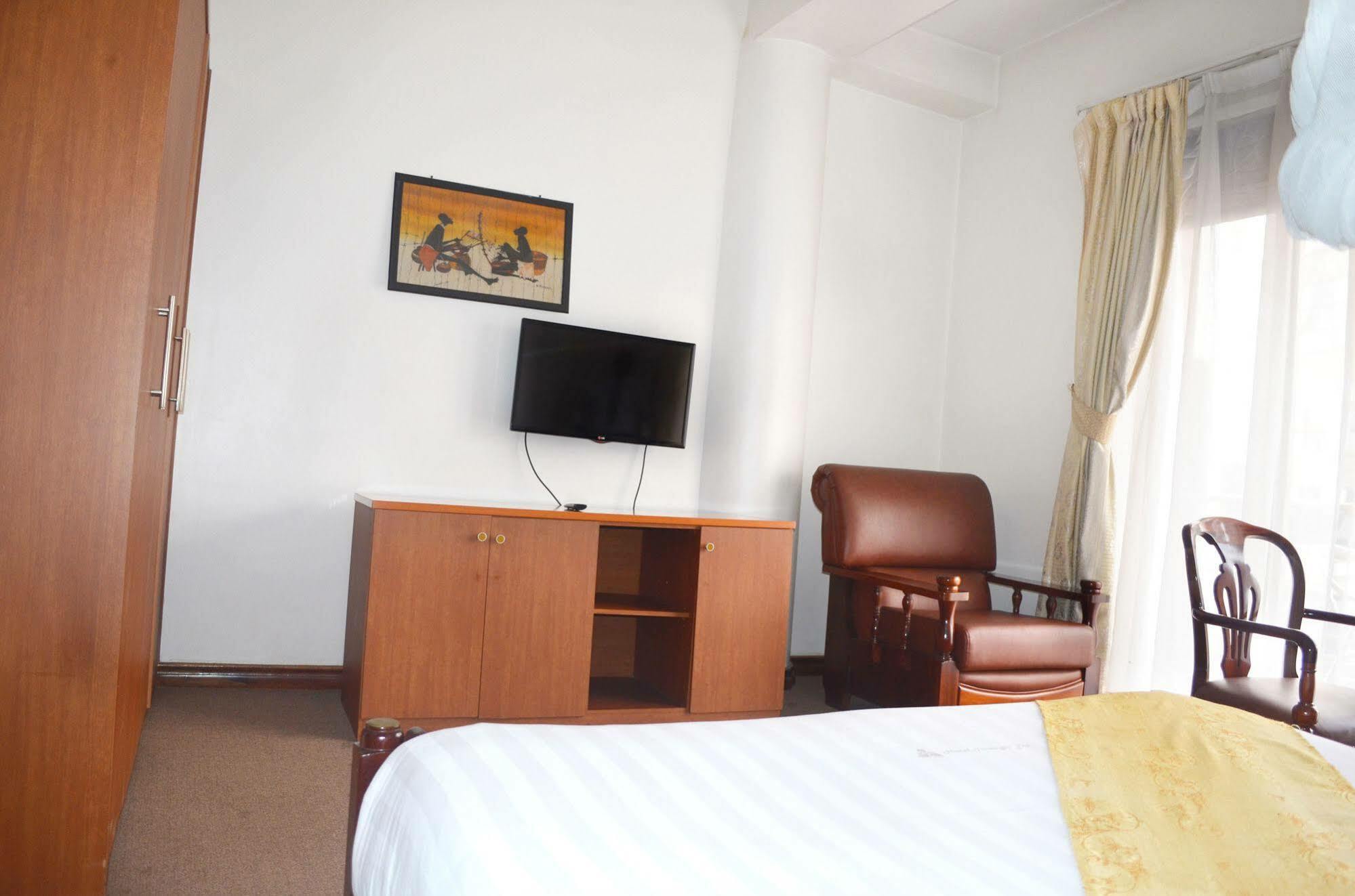 Hotel Triangle Kampala Eksteriør bilde