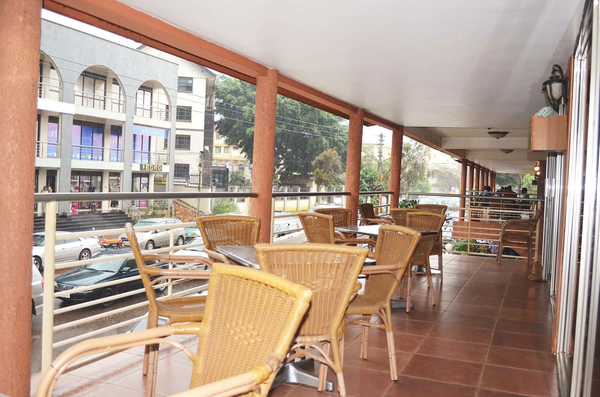 Hotel Triangle Kampala Eksteriør bilde