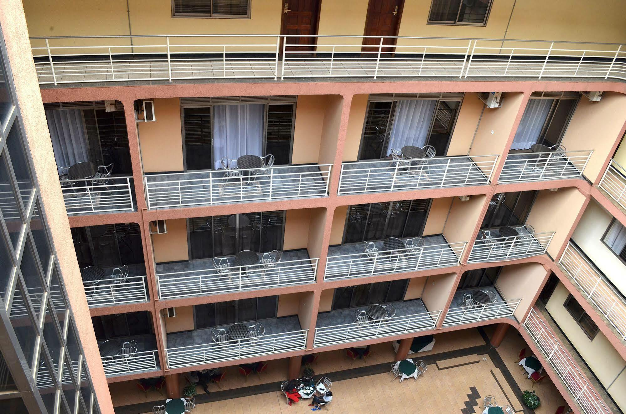 Hotel Triangle Kampala Eksteriør bilde